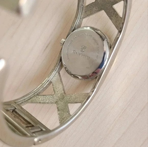 CELEBRITY Gold, Silver and Diamonds Bracelet, Mother of Pearl Dial - Picture 8 of 9